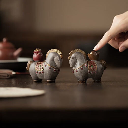 Qi Shiqi, two-pack, color-changing tea pet ornaments, Chinese-style fortune-lubricating Tang horse tea table, tea accessories, rich immediately + blessing, one pair, temperature-sensitive color-changing model