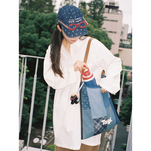 Tagi. Sac à bandoulière en velours côtelé de couleur contrastée décontracté de tous les jours automne et hiver rétro épissage denim grande capacité sac à bandoulière polyvalent pour les déplacements routiers vin rouge à pois