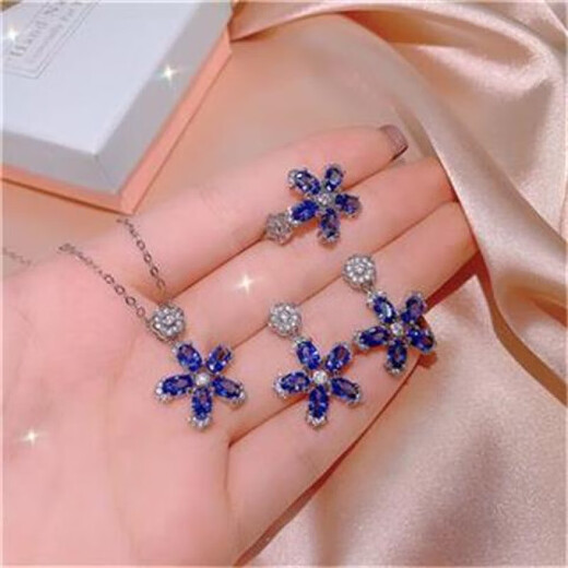 Lihu Tanzanite Snowflake Bone Chain Necklace Female Internet Celebrity Light Luxury Purple Simple S925 Sterling Silver Earrings Ring Set (Earrings)