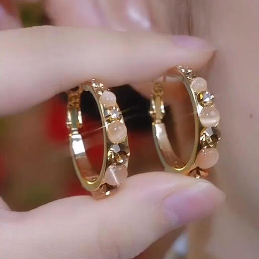 Counter quality French light luxury, exquisite and fashionable gold hoops and versatile accessories French light luxury and exquisite gold earrings