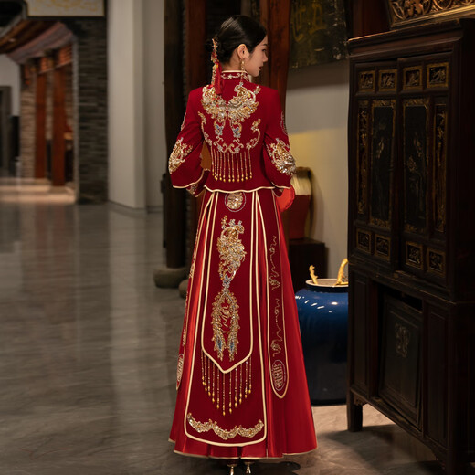 ROAR UTHAUG Xiuhe clothing 2025 new bridal wedding dress Chinese style wedding dress dragon and phoenix hanging toast dress out of the pavilion Zhenhua velvet headdress S