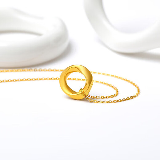 Chow Tai Fook Pure Gold 999 Möbius Ring Pendant Pure Gold Collarbone Necklace Valentine's Day Birthday Gift Pure Gold with 18k Titanium Chain