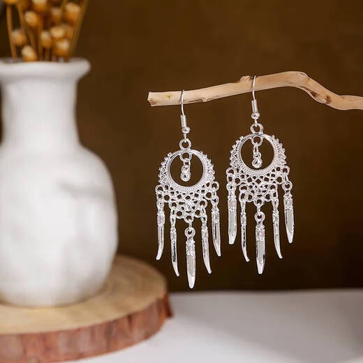 
Eryi national style earrings retro style earrings a few silver jewelry headdresses Miao Bai ethnic group Dali Miao village silver jewelry Miao silver earrings E16864. Color