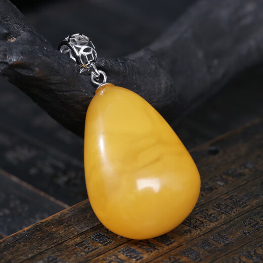 WANJUN collects fine natural beeswax chicken fat yellow water drop heart-shaped pendant safe and sound beeswax necklace pendant