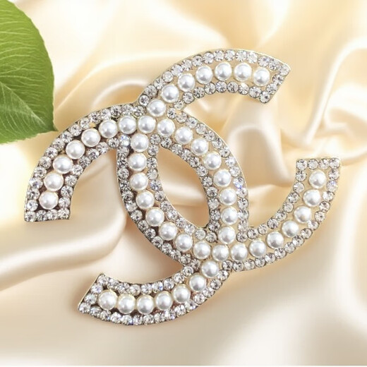 SNQP small fragrant style pearl brooch-like corsage for European and American celebrities, fashionable matching coat, French design brooch, pearls full of diamonds-322