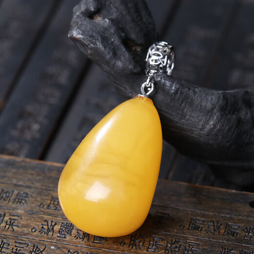 WANJUN collects fine natural beeswax chicken fat yellow water drop heart-shaped pendant safe and sound beeswax necklace pendant