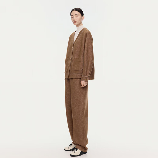 The same style as AUM's big show. AUM's 2025 winter new blended air knitted cardigan jacket, wide-leg pants, light brown top M