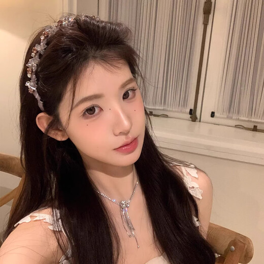 Crystal headband light luxury women's 2025 new hairpin fluffy high skull headband with toothed hair hole headband practical outing headwear