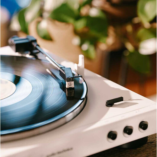 Audio-Technica AT-LP60X vinyl record player, retro gramophone, living room ornaments, annual party, Valentine's Day gift, AT-LP60X white and black two-choice remarks + national bank new standard configuration