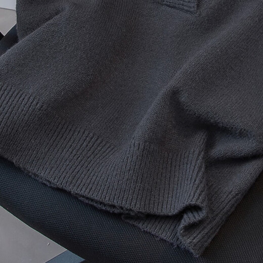 Sibaishe solid color V-neck stacked vest for women 2025 autumn new fashion simple knitted pullover vest