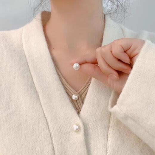 Clothing invisible hidden buckle anti-glare artifact V-neck large neckline simple pearl cardigan collar button small safety pin brooch 1 gold anti-glare buckle