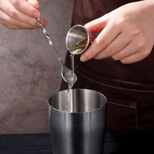 Fantasy snow cup hand shaker milk tea shop special beater set handmade lemon tea drink making tools full set of shaker cup shaker six-piece set 550ml