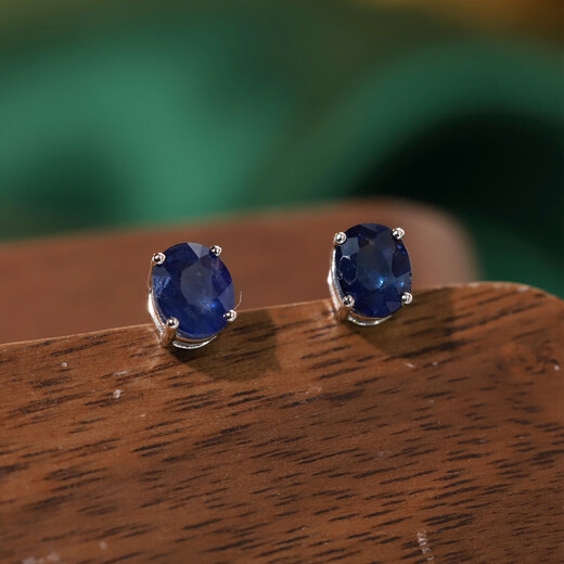 18k gold natural sapphire stud earrings, simple, versatile, small and exquisite earrings