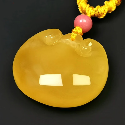 Amber School, one thing, one picture, one certificate, natural amber pendant, beeswax pendant, Ruyi lock carving, chicken oil yellow, no roasted color, pendant 6.08g, 31*27*12mm
