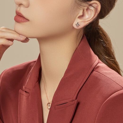 Chow Sang Sang Pt950 platinum four-leaf clover white gold platinum earrings earrings 83980E pricing