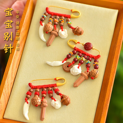 European painted safety pins, baby peach wood, baby frightened babies, pregnant women pins, gold pins, pressure frightening pins, lock pins, baby pins, colorful pineapple knots/five treasures