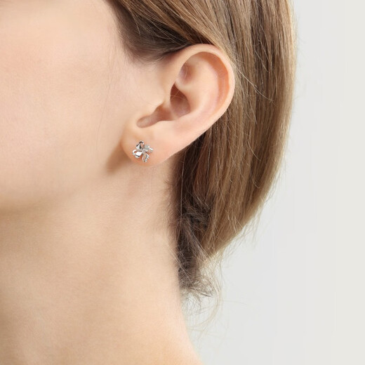 Chow Sang Sang Pt950 platinum four-leaf clover white gold platinum earrings earrings 83980E pricing