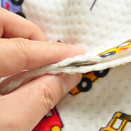 He Jiagong three-layer quilted fabric pure cotton thickened cartoon knitted quilted fabric three-layer baby warm autumn clothes sleeping bag empty excavator half meter long 1.8 meters wide multiple shots in a row