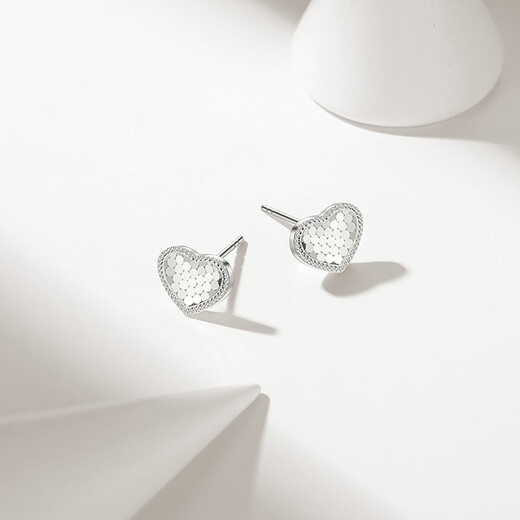 Chao Acer Love Dragon Scale Platinum Earrings Platinum PT950 Mirror Earrings Birthday Gift for Women Priced One Pair, Includes Silicone Ear Plugs (labor cost 300 yuan) 1.65g