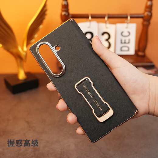Samsung (SAMSUNG) original quality, suitable for Samsung Fold7 mobile phone case, heart-centered gold-plated low center column, zfold wristband rotation bracket, black, first-layer cowhide-electroplated center column, magnetic back cover-single Samsung Galaxy_Z_Fold7
