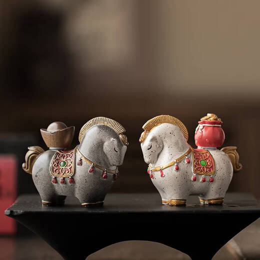 A pair of magical tea pets that will make you rich soon. Chinese style Tang horse tea table that attracts wealth and can raise tea sets and tea tray accessories. You will soon be blessed and rich. A pair of them - temperature sensitive color change