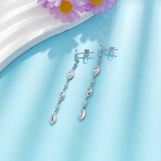 Lao Fengxiang platinum earrings fish scale wheat ears tassel earrings as a gift for your girlfriend as a gift platinum jewelry platinum about 6.04g