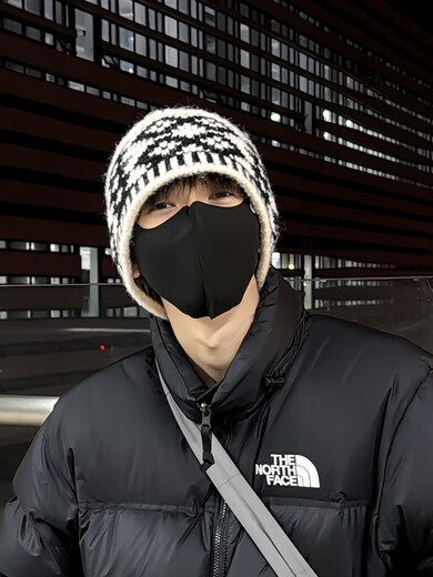 Departure day hat for girls, good-looking winter women's woolen hat, high-end internet celebrity knitted hat for men, Korean style cold hat, multi-functional supreme suit (versatile black+scarf+gloves) Already