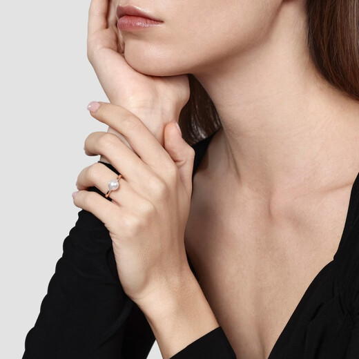 Chow Sang Sang Akoya Pearl and Diamond Ring 18K Gold La Pelle East Pearl Sea Pearl Ring 95583R Pricing 17 Circles