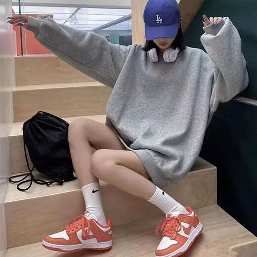 DOTSWOOSH-Nike Nike black and white classic hook mid-calf sports socks ins sports socks towels for men and women shark deodorant Nike Nike mid-tube white 3 pairs Nike Nike four seasons S (34-38 feet size)