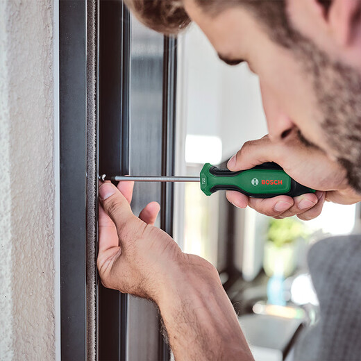 Bosch (BOSCH) S2 screwdriver German magnetic screwdriver set screwdriver repair and disassembly machine one-word Phillips screwdriver PH2x125