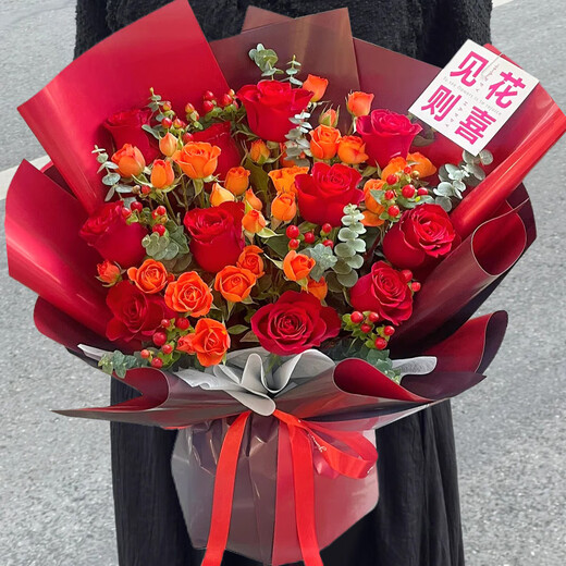 Lingxiang Flower Express delivers 11 rose bouquets to express love to girlfriend and wife as birthday gifts nationwide. 11 red rose bouquets for a lifetime.
