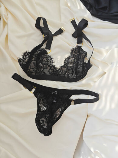 Japanese men's lace temptation underwear sexy cross-dressing CD set breathable thong TS bra men's and women's bra black suit 110-145Jin Jin equals 0.5 kg one size