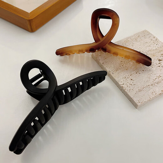 Ye Feili simple and versatile hairpin for the back of the head, shark clip, acrylic gripper, large feminine hair accessory, matte black