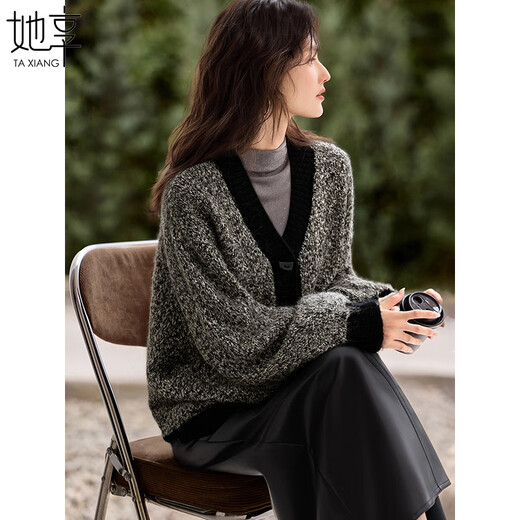 She enjoys autumn and winter sweater coat women's v-neck retro contrasting knitted cardigan lazy style loose sweater outer wear women's T54Z113