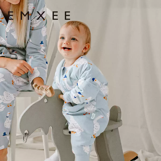 Tang Yixin recommends the bean fleece sleeping bag for autumn and winter, thickened, constant temperature, anti-kick, and bionic soothing bag. The Manxi Goose 3D bean fleece soothing inner layer is suitable for temperatures of 8-16 73cm and is suitable for babies with a height of 67-73cm.