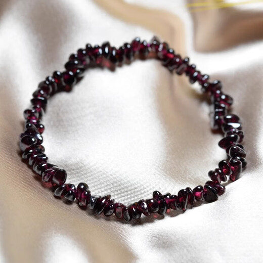 Natural garnet bracelet for women, gravel crystal bracelet, irregular single circle, beauty and blood circulation temperament for women, garnet gravel bracelet