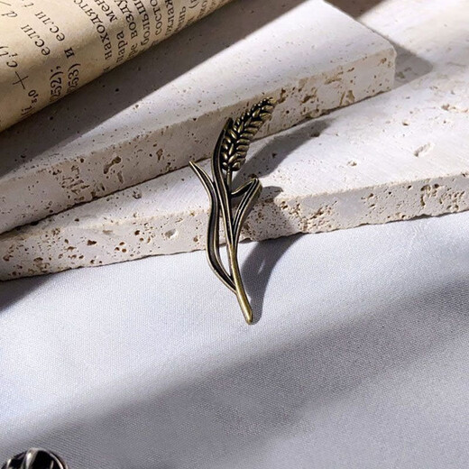 This gentleman's men's brooch has a retro temperament, three-dimensional wheat ears, suit shirt brooch, men's old-style high-end collar pin buckle accessories, retro wheat ears brooch, old silver