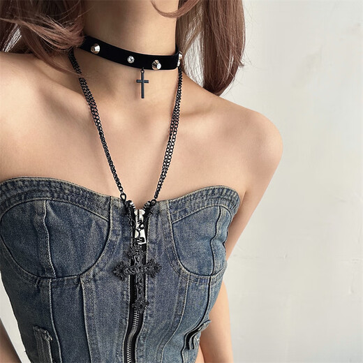 Beautifully made dark y2k hot girl style leather rivet choker stacked cross necklace female personality subculture clavicle chain silver cross leather rope set