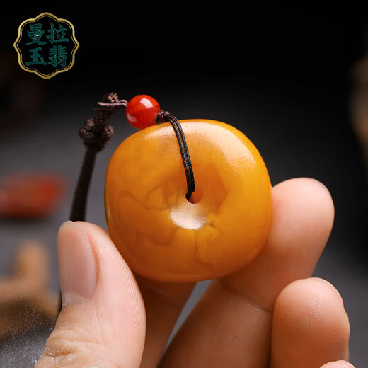 Manla Jade Pei natural beeswax peace buckle pendant men and women sweater chain old honey antique wax hidden buckle jade pendant genuine peace buckle pendant