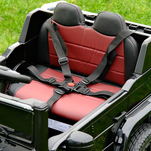 Das Elektroauto für Kinder von Little Jelly ist dem Mercedes-Benz Big G-Auto nachempfunden und kann als Eltern-Kind-Auto verwendet werden. Ein großes ferngesteuertes Spielzeugauto kann gefahren werden. Schwarz lackiert + Sechsradantrieb + Chaowei 12V10 + Fernbedienung + weiche Räder + Geschenktüte