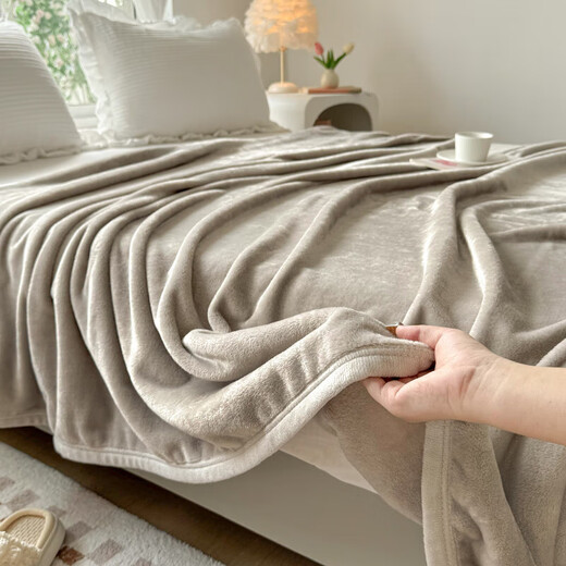 Blanket Milk Velvet Thickened Warm Sofa Cover Blanket Office Nap Blanket Student Dormitory Single Shawl Thick Winter 100*140cm Lunch Break Blanket/Random Color Exclusive Lunch Break Style