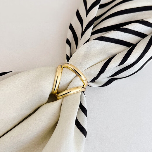 Zuoou small three-ring scarf buckle 2025 new women's high-end multi-functional small square scarf buckle clip shirt streamer buckle gold classic three-ring buckle