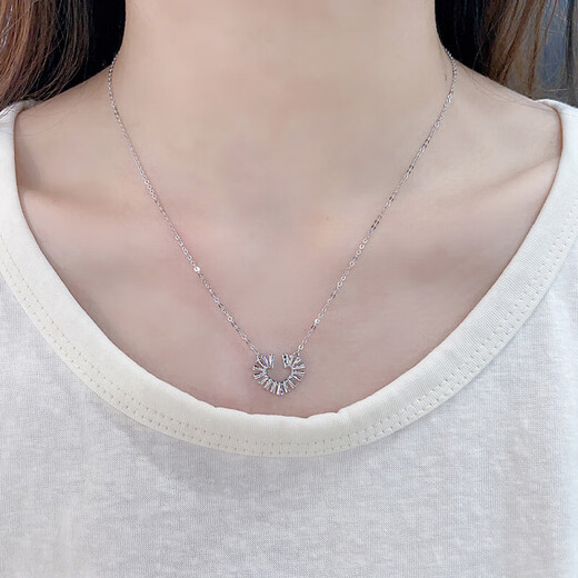 Lao Fengxiang platinum necklace pt950 winding love necklace ladies model birthday gift for girlfriend and wife platinum jewelry platinum about 4.28g