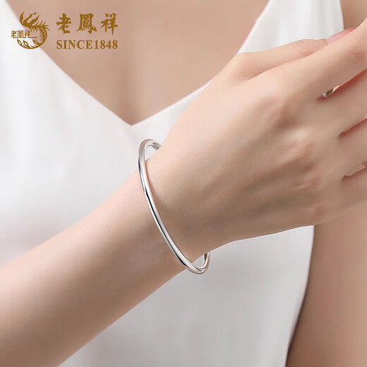 Lao Fengxiang PT950 platinum plain ring bracelet for women, new versatile light luxury Valentine's Day birthday gift for girlfriend and wife, platinum smooth plain ring bracelet, No. 56 ring mouth, about 20.1g