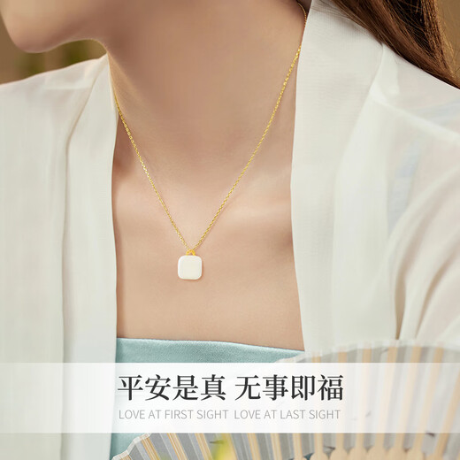 Zhou Dajin CHOW TAI KING 18K gold small sugar cube necklace for women 2025 new Wushi brand Hetian jade pendant birthday gift for girlfriend and wife