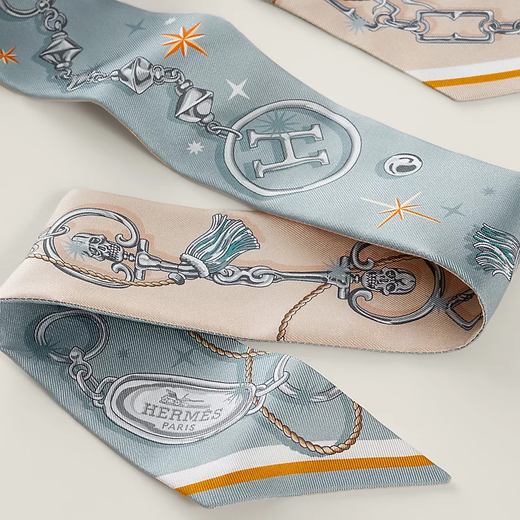 Hermes (HERMES) 25-year new style original design ribbon silk scarf fashionable and exquisite New Year gift for girlfriend H062743S 14 ice blue 86.5*5cm