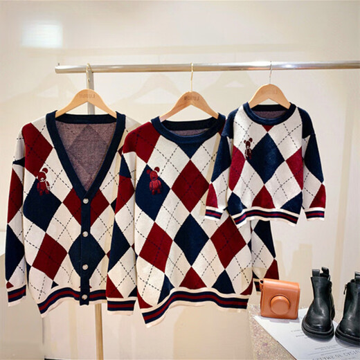G.duck bombs the street parent-child outfits for a family of three in autumn and winter, mother-daughter outfits, mother-child outfits, Western-style knitted cardigans, Chinese New Year outfits, trendy sweaters, patchwork color cardigans and sweaters, 80 children's tops