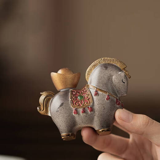 A pair of magical tea pets that will make you rich soon. Chinese style Tang horse tea table that attracts wealth and can raise tea sets and tea tray accessories. You will soon be blessed and rich. A pair of them - temperature sensitive color change