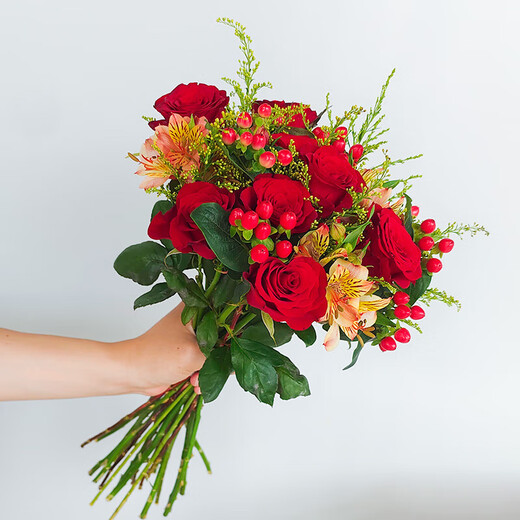 Rose Mixed Package Classic Red Rose Mixed Flowers Small Bouquet Surprise Blind Box Flowers Yunnan Base Straight Hair 10 Random Roses + 5 Red Beans + 10 Random Grass Flowers