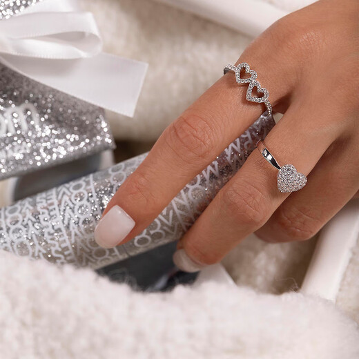 APM Monaco New Product Love Ring Silver White Pavé Heart Shape Design Simple Hand Jewelry Gift Silver White Size 54